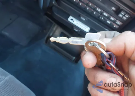 1993 Ford Taurus Gl z USA, uszkodzony, nr VIN 1FACP52U4PA263740